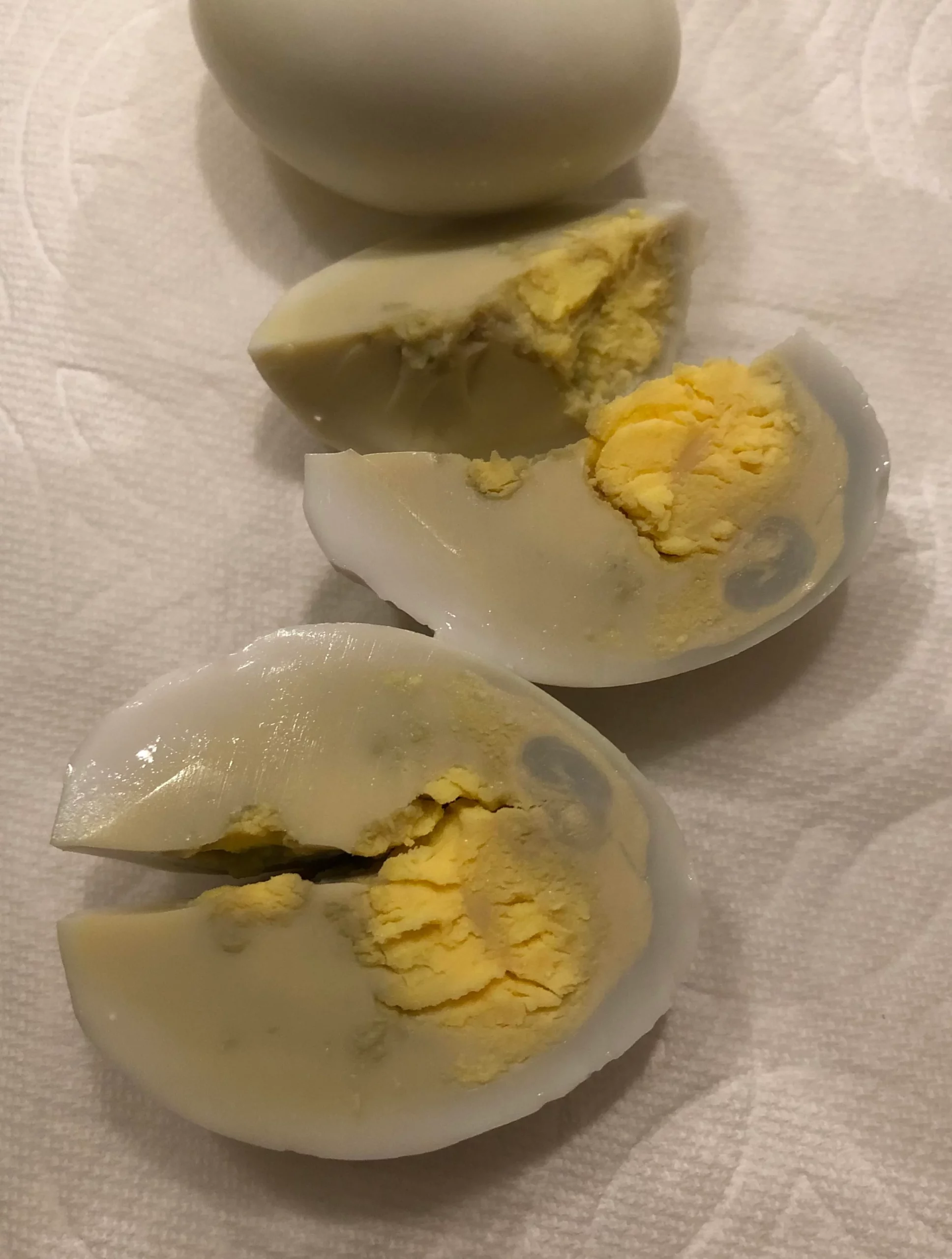 How to tell if hard boiled eggs are bad
